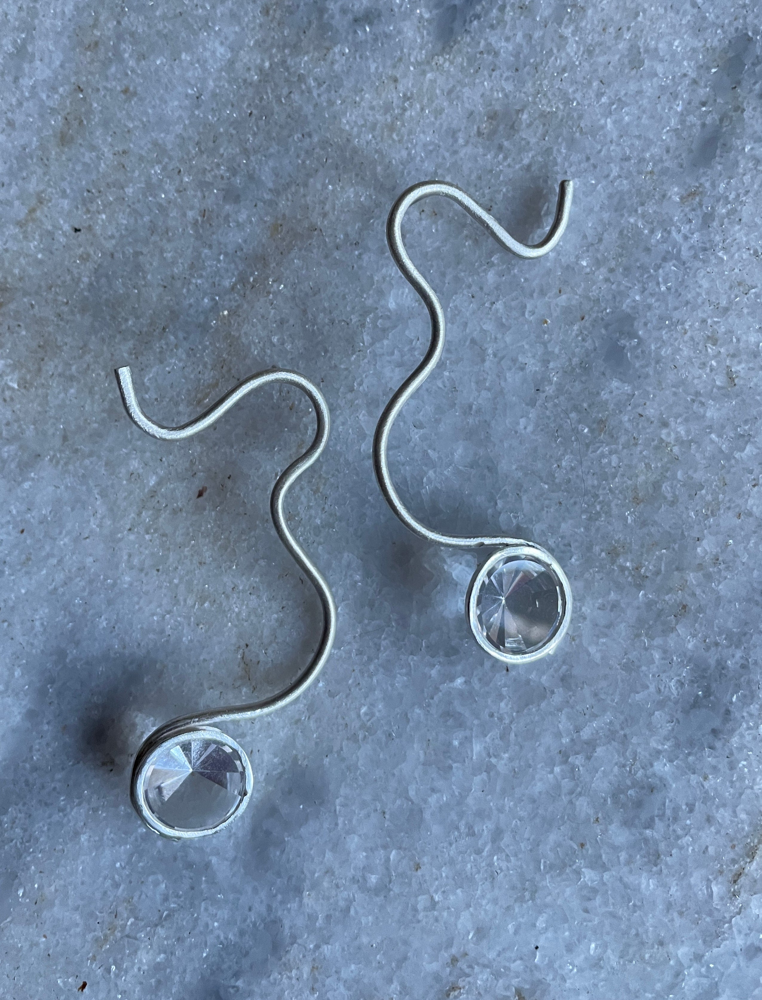 Brinco Rastros 1 quartzo branco